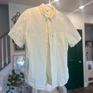 Levi's Men's Short-Sleeve Button-Down Shirt in Pale Yellow